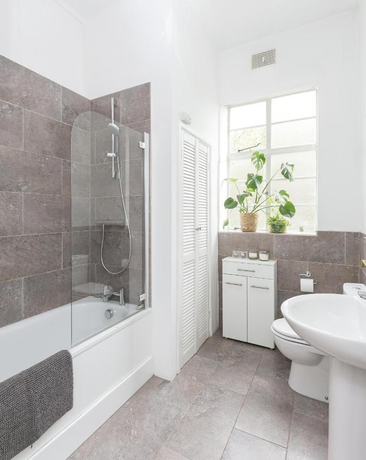 Chic 1 Bedroom Apartment In Bloomsbury, Sleeps 4 London Eksteriør bilde